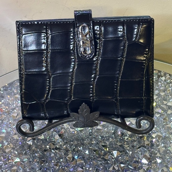 NWT - Michael Kors Crocodile Embossed Leather Wallet. Retail $128.00 - Picture 1 of 5